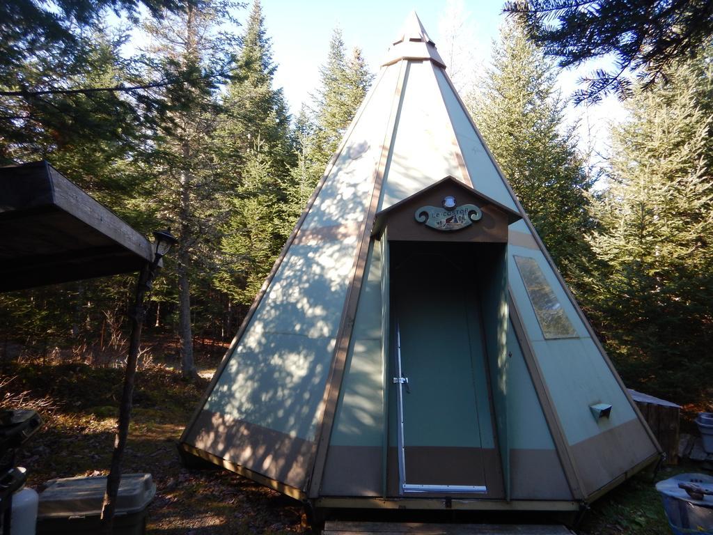 فيلا Aux Tipis De La Riviere Sauvage Saint Romain المظهر الخارجي الصورة
