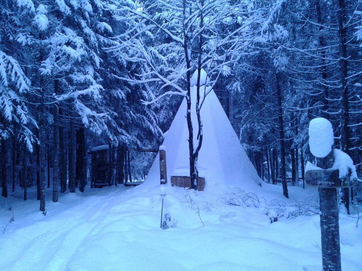 فيلا Aux Tipis De La Riviere Sauvage Saint Romain المظهر الخارجي الصورة